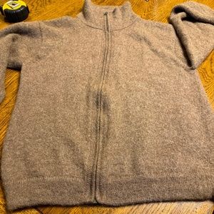 Vicuna Fashions 100% Alpaca Sweater. Brown. Size Medium.